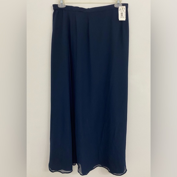 Draper’s & Damon’s Dresses & Skirts - Draper’s & Damon’s navy blue maxi skirt